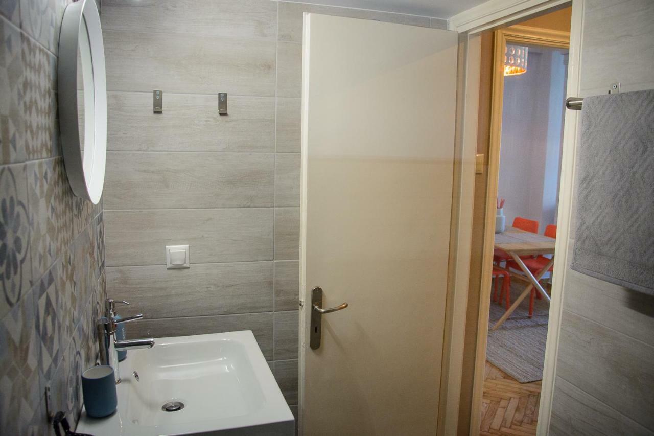 Fully Renovated And Relaxing Apartment Athens Luaran gambar